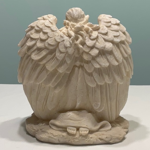 Angel Enveloping The Nativity Baby Jesus, Mary and Joseph Large Resin Figurine - Picture 5 of 10